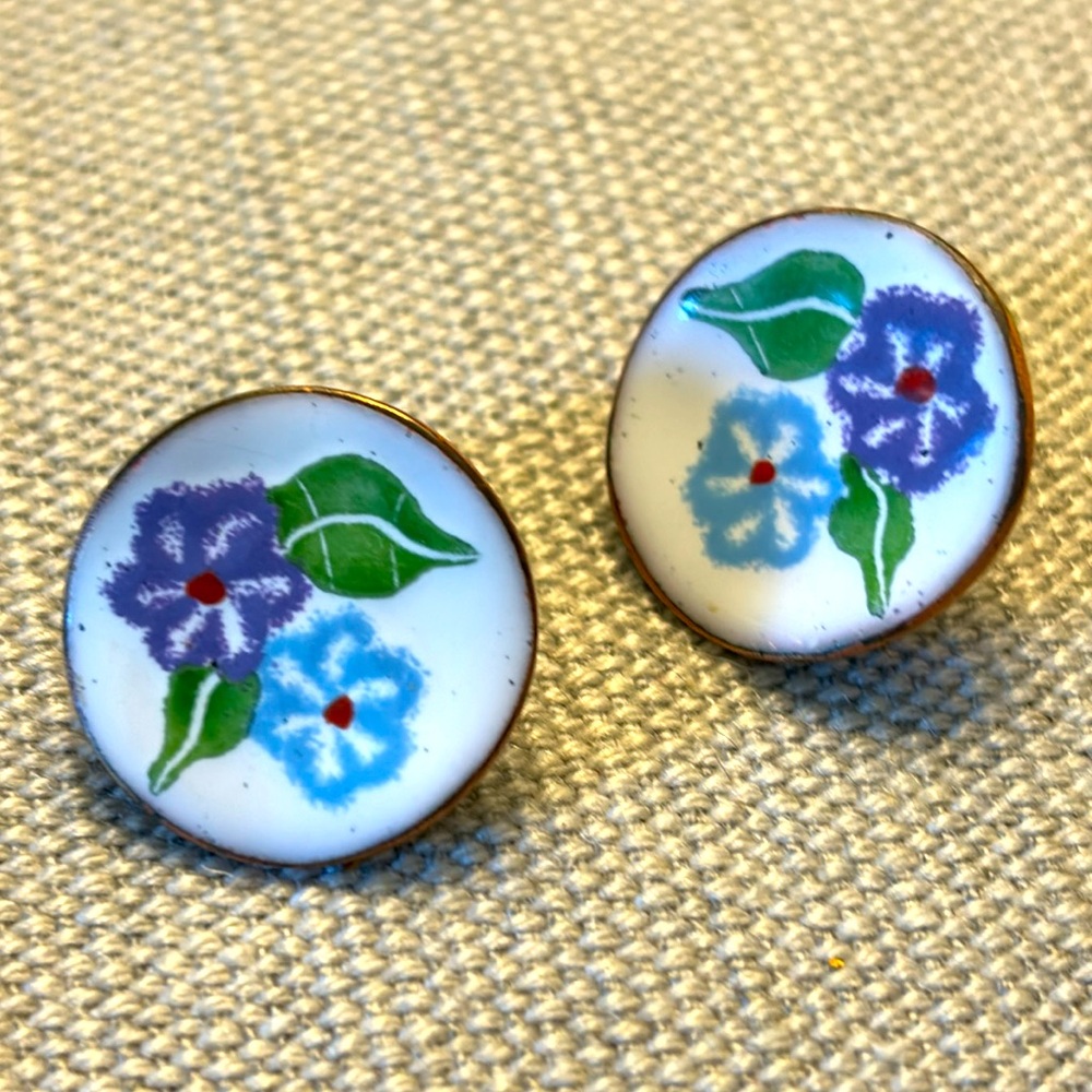 Beautiful vintage copper enamel clip earrings!